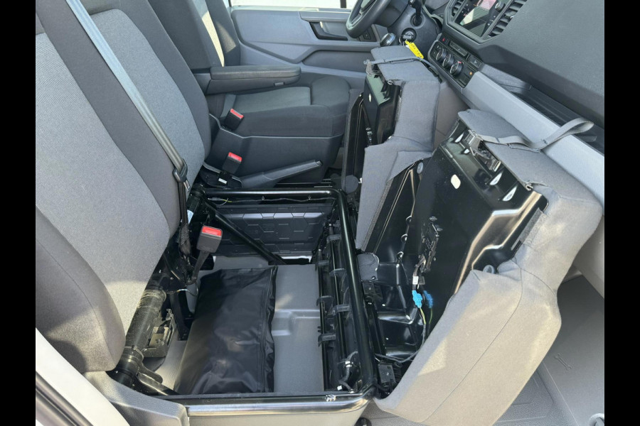 Volkswagen Crafter 30 2.0 TDI L3H3 Highline 4S banden Trekhaak Carplay Pdc v+a Cruise DAB Volkswagen Crafter 30 2.0 TDI L3H3 Highline 4S banden Trekhaak Carplay Pdc v+a Cruise DAB