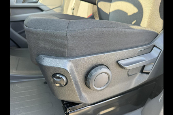 Volkswagen Crafter 30 2.0 TDI L3H3 Highline 4S banden Trekhaak Carplay Pdc v+a Cruise DAB Volkswagen Crafter 30 2.0 TDI L3H3 Highline 4S banden Trekhaak Carplay Pdc v+a Cruise DAB