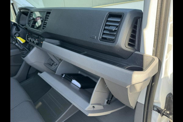 Volkswagen Crafter 30 2.0 TDI L3H3 Highline 4S banden Trekhaak Carplay Pdc v+a Cruise DAB Volkswagen Crafter 30 2.0 TDI L3H3 Highline 4S banden Trekhaak Carplay Pdc v+a Cruise DAB