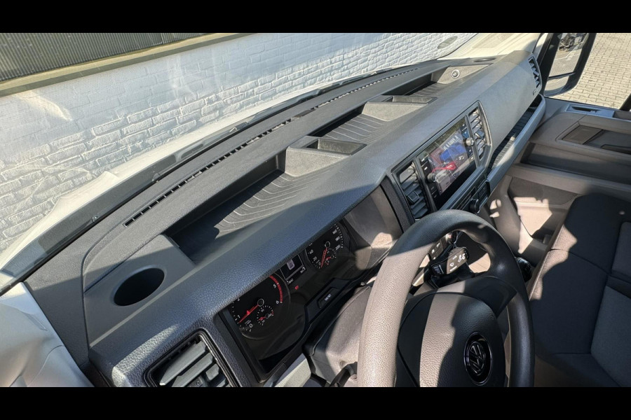 Volkswagen Crafter 30 2.0 TDI L3H3 Highline 4S banden Trekhaak Carplay Pdc v+a Cruise DAB Volkswagen Crafter 30 2.0 TDI L3H3 Highline 4S banden Trekhaak Carplay Pdc v+a Cruise DAB