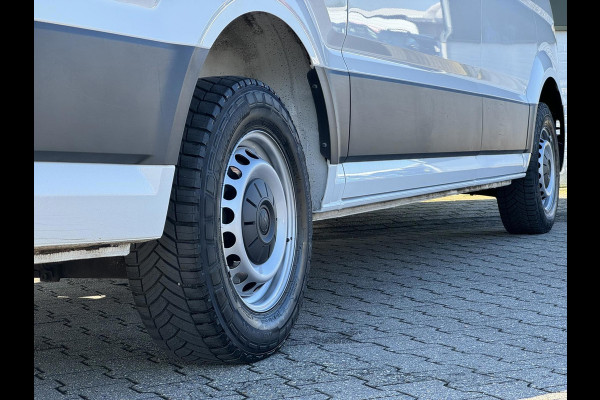 Volkswagen Crafter 30 2.0 TDI L3H3 Highline 4S banden Trekhaak Carplay Pdc v+a Cruise DAB Volkswagen Crafter 30 2.0 TDI L3H3 Highline 4S banden Trekhaak Carplay Pdc v+a Cruise DAB