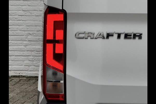 Volkswagen Crafter 30 2.0 TDI L3H3 Highline 4S banden Trekhaak Carplay Pdc v+a Cruise DAB Volkswagen Crafter 30 2.0 TDI L3H3 Highline 4S banden Trekhaak Carplay Pdc v+a Cruise DAB
