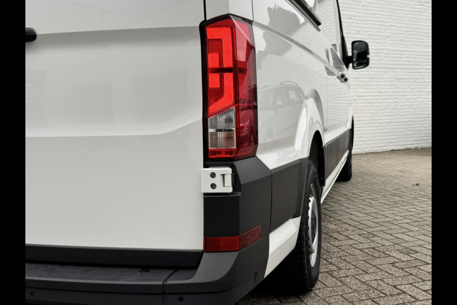 Volkswagen Crafter 30 2.0 TDI L3H3 Highline 4S banden Trekhaak Carplay Pdc v+a Cruise DAB Volkswagen Crafter 30 2.0 TDI L3H3 Highline 4S banden Trekhaak Carplay Pdc v+a Cruise DAB