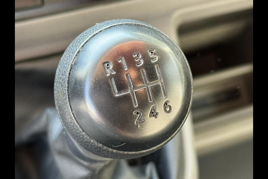 Volkswagen Crafter 30 2.0 TDI L3H3 Highline 4S banden Trekhaak Carplay Pdc v+a Cruise DAB Volkswagen Crafter 30 2.0 TDI L3H3 Highline 4S banden Trekhaak Carplay Pdc v+a Cruise DAB