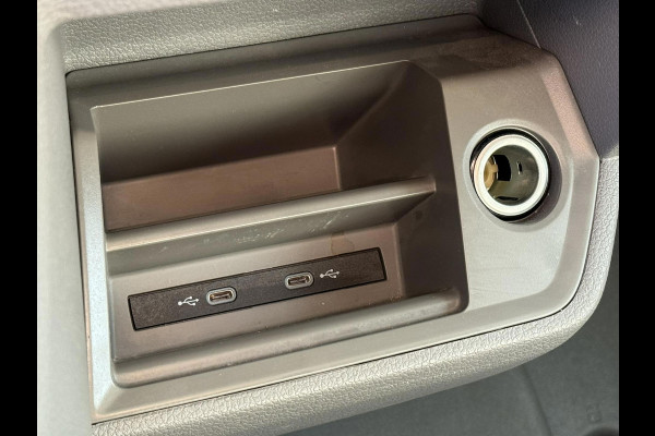 Volkswagen Crafter 30 2.0 TDI L3H3 Highline 4S banden Trekhaak Carplay Pdc v+a Cruise DAB Volkswagen Crafter 30 2.0 TDI L3H3 Highline 4S banden Trekhaak Carplay Pdc v+a Cruise DAB