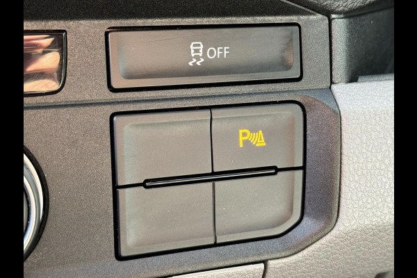 Volkswagen Crafter 30 2.0 TDI L3H3 Highline 4S banden Trekhaak Carplay Pdc v+a Cruise DAB Volkswagen Crafter 30 2.0 TDI L3H3 Highline 4S banden Trekhaak Carplay Pdc v+a Cruise DAB