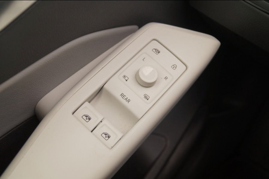 Volkswagen ID.3 First Plus 58kWh -NAVI-ECC-SOH91%-TREKHAAK-
