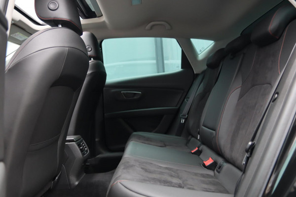 Seat Leon 1.4 EcoTSI FR / PANODAK / CAMERA / LED / CARPLAY / STOELVERW