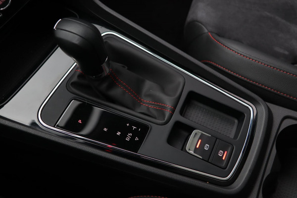 Seat Leon 1.4 EcoTSI FR / PANODAK / CAMERA / LED / CARPLAY / STOELVERW