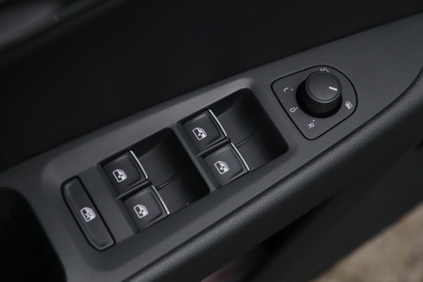 Seat Leon 1.4 EcoTSI FR / PANODAK / CAMERA / LED / CARPLAY / STOELVERW