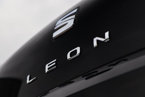 Seat Leon 1.4 EcoTSI FR / PANODAK / CAMERA / LED / CARPLAY / STOELVERW