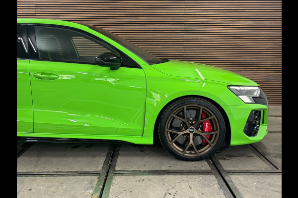 Audi RS3 2.5TFSI quattro| Akra | PPF | Keramisch | RS-Design pakket + | RS-Dynamic pakket plus | Audi Garantie | BOM VOL! | Audi RS3 2.5TFSI quattro| Akra | PPF | Keramisch | RS-Design pakket + | RS-Dynamic pakket plus | Audi Garantie | BOM VOL! |