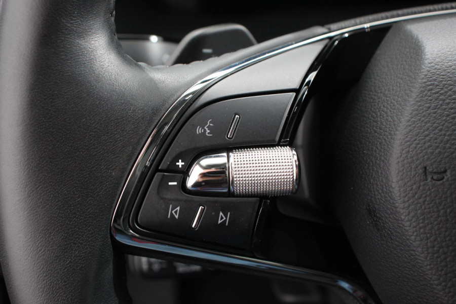 Škoda Octavia Combi 1.0 e-TSI 110pk MHEV DSG Style | Navigatie | Apple Carplay/Android Auto | Parkeersensor achter | Camera | Adaptive Cruise Control | Stoelverwarming | Ledverlichting | Climate Control Škoda Octavia Combi 1.0 e-TSI 110pk MHEV DSG Style | Navigatie | Apple Carplay/Android Auto | Parkeersensor achter | Camera | Adaptive Cruise Control | Stoelverwarming | Ledverlichting | Climate Control