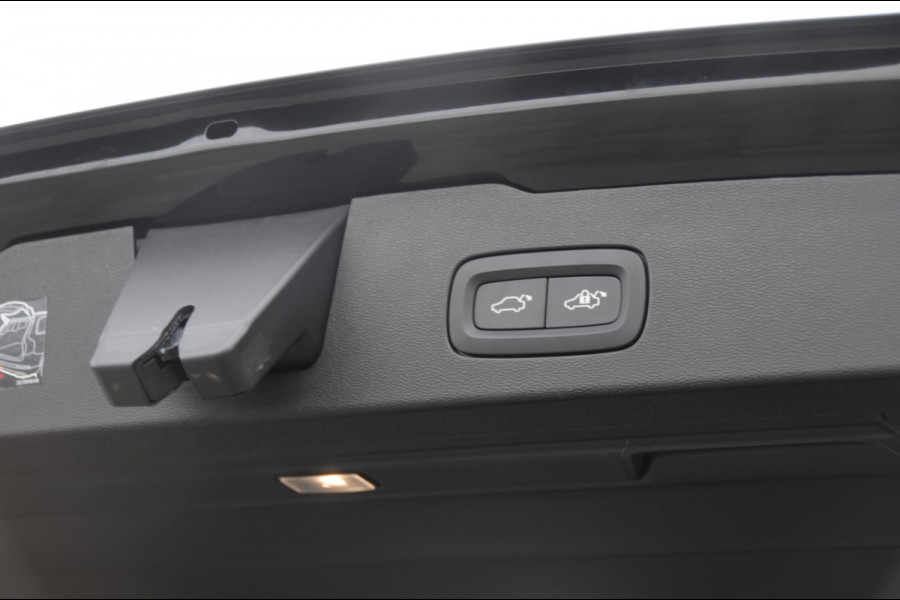 Volvo V60 T6 350PK Automaat AWD Plus Dark / Adaptive cruise control / Elektrische stoelen / Harman Kardon audio / Trekhaak / Pilot assist / BLIS / Stoel en stuur verwarming / Elektrische achterklep / Parkeersensoren met 360 camera / Google infotainment Volvo V60 T6 350PK Automaat AWD Plus Dark / Adaptive cruise control / Elektrische stoelen / Harman Kardon audio / Trekhaak / Pilot assist / BLIS / Stoel en stuur verwarming / Elektrische achterklep / Parkeersensoren met 360 camera / Google infotainment