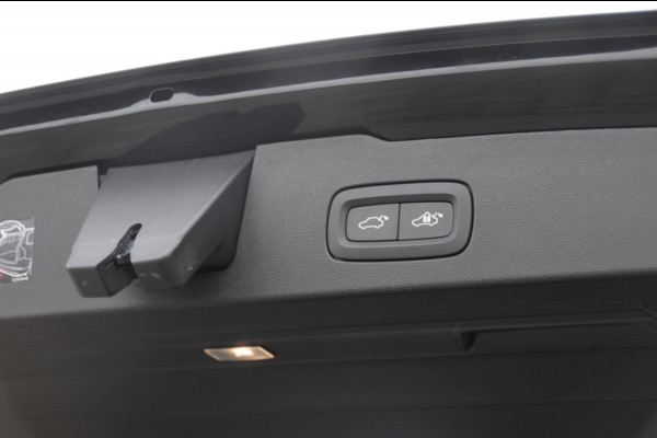 Volvo V60 T6 350PK Automaat AWD Plus Dark / Adaptive cruise control / Elektrische stoelen / Harman Kardon audio / Trekhaak / Pilot assist / BLIS / Stoel en stuur verwarming / Elektrische achterklep / Parkeersensoren met 360 camera / Google infotainment Volvo V60 T6 350PK Automaat AWD Plus Dark / Adaptive cruise control / Elektrische stoelen / Harman Kardon audio / Trekhaak / Pilot assist / BLIS / Stoel en stuur verwarming / Elektrische achterklep / Parkeersensoren met 360 camera / Google infotainment