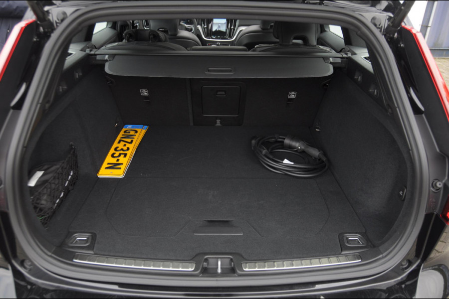Volvo V60 T6 350PK Automaat AWD Plus Dark / Adaptive cruise control / Elektrische stoelen / Harman Kardon audio / Trekhaak / Pilot assist / BLIS / Stoel en stuur verwarming / Elektrische achterklep / Parkeersensoren met 360 camera / Google infotainment Volvo V60 T6 350PK Automaat AWD Plus Dark / Adaptive cruise control / Elektrische stoelen / Harman Kardon audio / Trekhaak / Pilot assist / BLIS / Stoel en stuur verwarming / Elektrische achterklep / Parkeersensoren met 360 camera / Google infotainment