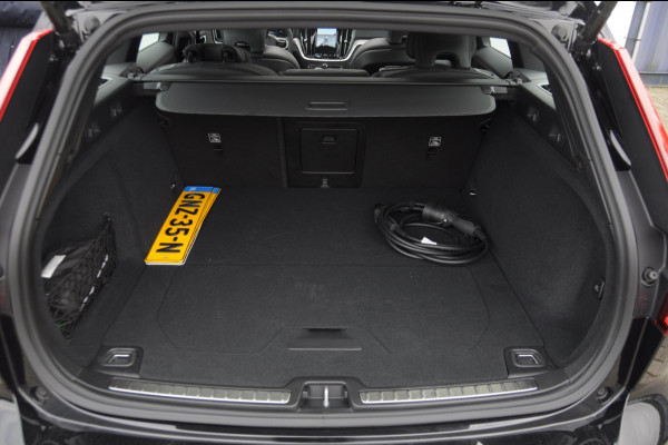 Volvo V60 T6 350PK Automaat AWD Plus Dark / Adaptive cruise control / Elektrische stoelen / Harman Kardon audio / Trekhaak / Pilot assist / BLIS / Stoel en stuur verwarming / Elektrische achterklep / Parkeersensoren met 360 camera / Google infotainment Volvo V60 T6 350PK Automaat AWD Plus Dark / Adaptive cruise control / Elektrische stoelen / Harman Kardon audio / Trekhaak / Pilot assist / BLIS / Stoel en stuur verwarming / Elektrische achterklep / Parkeersensoren met 360 camera / Google infotainment