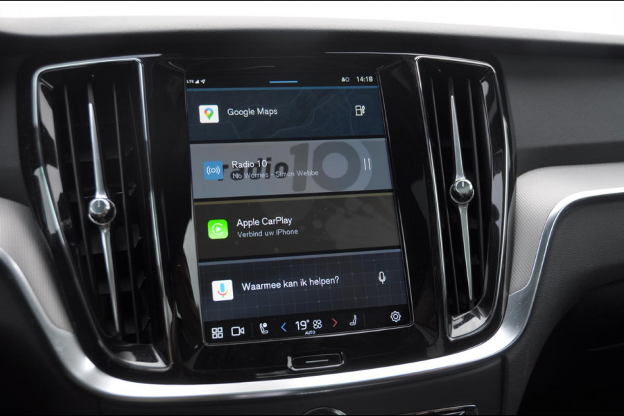 Volvo V60 T6 350PK Automaat AWD Plus Dark / Adaptive cruise control / Elektrische stoelen / Harman Kardon audio / Trekhaak / Pilot assist / BLIS / Stoel en stuur verwarming / Elektrische achterklep / Parkeersensoren met 360 camera / Google infotainment Volvo V60 T6 350PK Automaat AWD Plus Dark / Adaptive cruise control / Elektrische stoelen / Harman Kardon audio / Trekhaak / Pilot assist / BLIS / Stoel en stuur verwarming / Elektrische achterklep / Parkeersensoren met 360 camera / Google infotainment