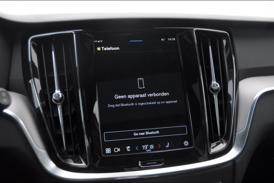 Volvo V60 T6 350PK Automaat AWD Plus Dark / Adaptive cruise control / Elektrische stoelen / Harman Kardon audio / Trekhaak / Pilot assist / BLIS / Stoel en stuur verwarming / Elektrische achterklep / Parkeersensoren met 360 camera / Google infotainment Volvo V60 T6 350PK Automaat AWD Plus Dark / Adaptive cruise control / Elektrische stoelen / Harman Kardon audio / Trekhaak / Pilot assist / BLIS / Stoel en stuur verwarming / Elektrische achterklep / Parkeersensoren met 360 camera / Google infotainment