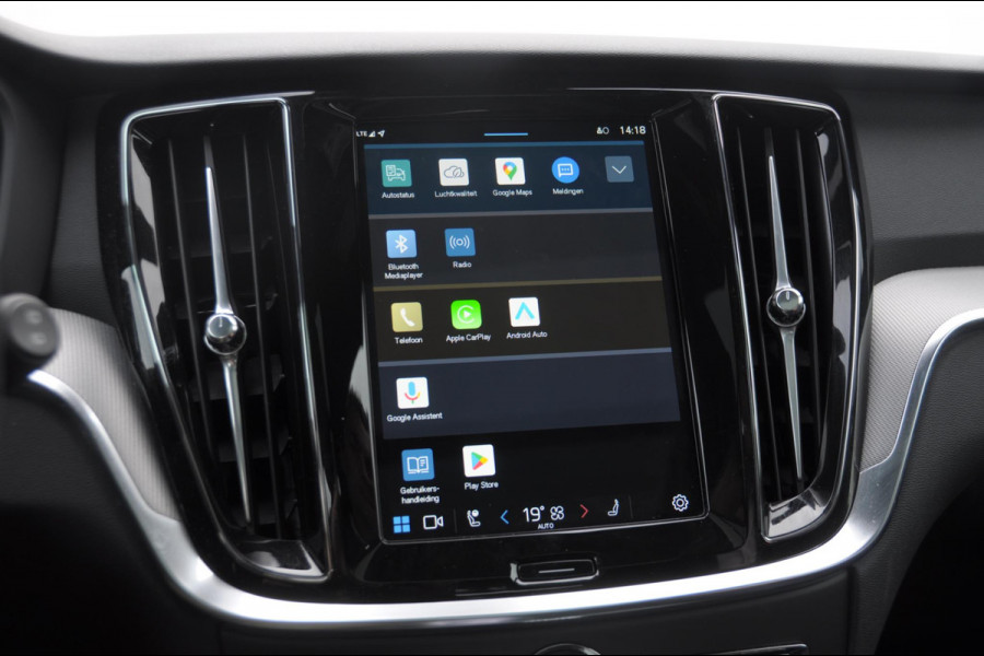 Volvo V60 T6 350PK Automaat AWD Plus Dark / Adaptive cruise control / Elektrische stoelen / Harman Kardon audio / Trekhaak / Pilot assist / BLIS / Stoel en stuur verwarming / Elektrische achterklep / Parkeersensoren met 360 camera / Google infotainment Volvo V60 T6 350PK Automaat AWD Plus Dark / Adaptive cruise control / Elektrische stoelen / Harman Kardon audio / Trekhaak / Pilot assist / BLIS / Stoel en stuur verwarming / Elektrische achterklep / Parkeersensoren met 360 camera / Google infotainment