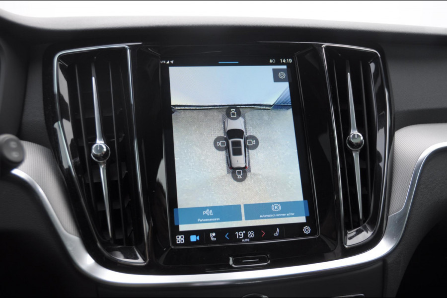Volvo V60 T6 350PK Automaat AWD Plus Dark / Adaptive cruise control / Elektrische stoelen / Harman Kardon audio / Trekhaak / Pilot assist / BLIS / Stoel en stuur verwarming / Elektrische achterklep / Parkeersensoren met 360 camera / Google infotainment Volvo V60 T6 350PK Automaat AWD Plus Dark / Adaptive cruise control / Elektrische stoelen / Harman Kardon audio / Trekhaak / Pilot assist / BLIS / Stoel en stuur verwarming / Elektrische achterklep / Parkeersensoren met 360 camera / Google infotainment
