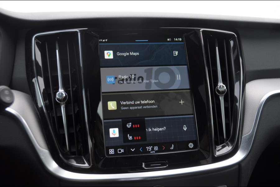 Volvo V60 T6 350PK Automaat AWD Plus Dark / Adaptive cruise control / Elektrische stoelen / Harman Kardon audio / Trekhaak / Pilot assist / BLIS / Stoel en stuur verwarming / Elektrische achterklep / Parkeersensoren met 360 camera / Google infotainment Volvo V60 T6 350PK Automaat AWD Plus Dark / Adaptive cruise control / Elektrische stoelen / Harman Kardon audio / Trekhaak / Pilot assist / BLIS / Stoel en stuur verwarming / Elektrische achterklep / Parkeersensoren met 360 camera / Google infotainment