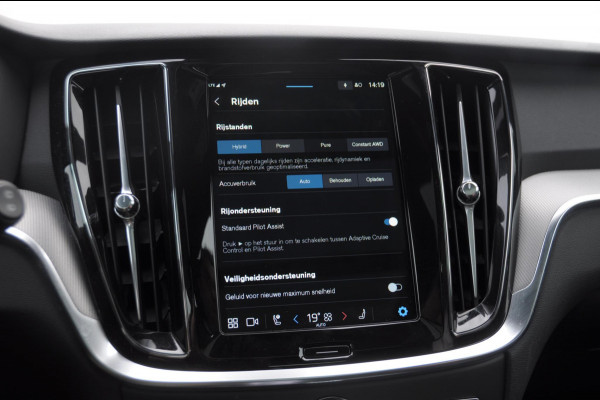 Volvo V60 T6 350PK Automaat AWD Plus Dark / Adaptive cruise control / Elektrische stoelen / Harman Kardon audio / Trekhaak / Pilot assist / BLIS / Stoel en stuur verwarming / Elektrische achterklep / Parkeersensoren met 360 camera / Google infotainment Volvo V60 T6 350PK Automaat AWD Plus Dark / Adaptive cruise control / Elektrische stoelen / Harman Kardon audio / Trekhaak / Pilot assist / BLIS / Stoel en stuur verwarming / Elektrische achterklep / Parkeersensoren met 360 camera / Google infotainment