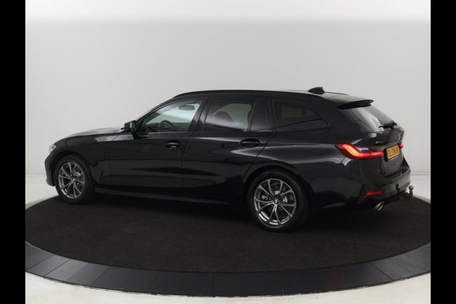 BMW 3 Serie Touring 330e | Trekhaak | Half Leder | Stoel & Stuurverwarming | Sfeerverlichting | Carplay | Sportstoelen | Navigatie | Cruise Control | Parkeerhulp | Live Cockpit | PHEV | Plug In