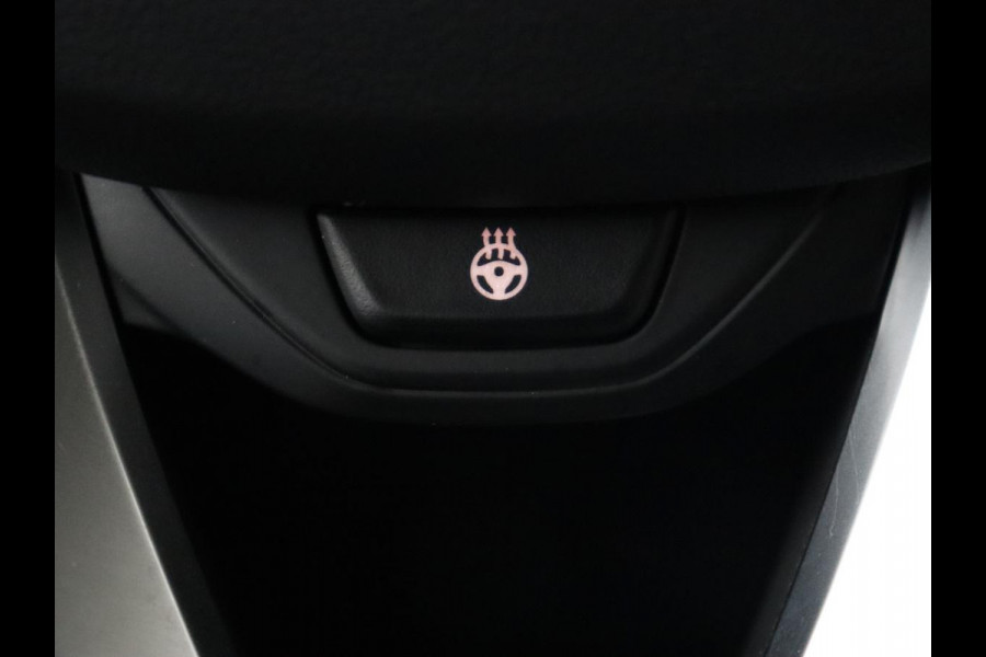 BMW 3 Serie Touring 330e | Trekhaak | Half Leder | Stoel & Stuurverwarming | Sfeerverlichting | Carplay | Sportstoelen | Navigatie | Cruise Control | Parkeerhulp | Live Cockpit | PHEV | Plug In