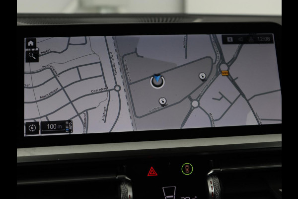 BMW 3 Serie Touring 330e | Trekhaak | Half Leder | Stoel & Stuurverwarming | Sfeerverlichting | Carplay | Sportstoelen | Navigatie | Cruise Control | Parkeerhulp | Live Cockpit | PHEV | Plug In