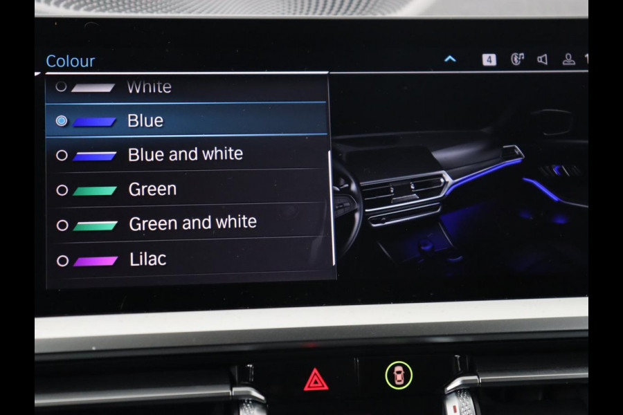 BMW 3 Serie Touring 330e | Trekhaak | Half Leder | Stoel & Stuurverwarming | Sfeerverlichting | Carplay | Sportstoelen | Navigatie | Cruise Control | Parkeerhulp | Live Cockpit | PHEV | Plug In