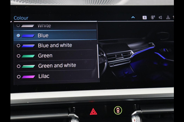 BMW 3 Serie Touring 330e | Trekhaak | Half Leder | Stoel & Stuurverwarming | Sfeerverlichting | Carplay | Sportstoelen | Navigatie | Cruise Control | Parkeerhulp | Live Cockpit | PHEV | Plug In