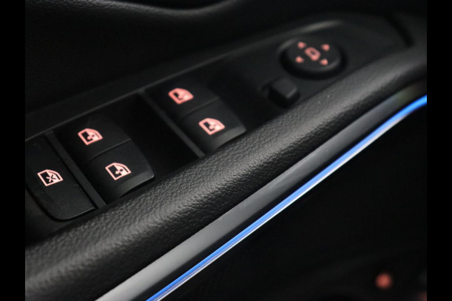 BMW 3 Serie Touring 330e | Trekhaak | Half Leder | Stoel & Stuurverwarming | Sfeerverlichting | Carplay | Sportstoelen | Navigatie | Cruise Control | Parkeerhulp | Live Cockpit | PHEV | Plug In