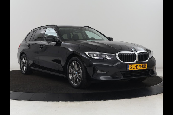 BMW 3 Serie Touring 330e | Trekhaak | Half Leder | Stoel & Stuurverwarming | Sfeerverlichting | Carplay | Sportstoelen | Navigatie | Cruise Control | Parkeerhulp | Live Cockpit | PHEV | Plug In