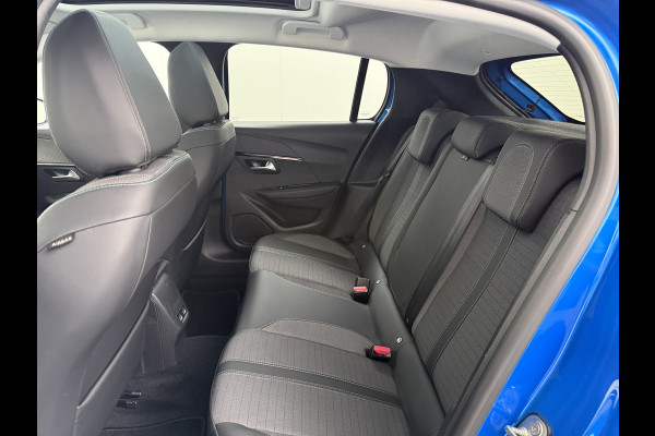 Peugeot e-208 EV Allure 50kWh Panormadak Adaptieve Cruise Control 360°Camera Navi Ecc Stoelverwarming Apple Carplay Android Auto DAB+ Lane Assist Keyless Led Pdc 1e Eigenaar 100% Dealeronderhouden Origineel Nederlandse Auto