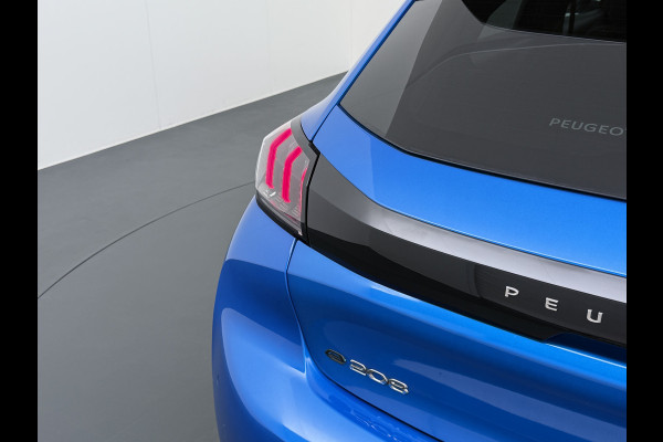 Peugeot e-208 EV Allure 50kWh Panormadak Adaptieve Cruise Control 360°Camera Navi Ecc Stoelverwarming Apple Carplay Android Auto DAB+ Lane Assist Keyless Led Pdc 1e Eigenaar 100% Dealeronderhouden Origineel Nederlandse Auto
