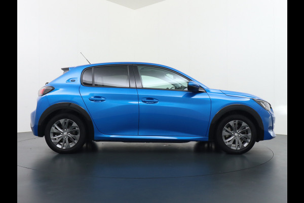 Peugeot e-208 EV Allure 50kWh Panormadak Adaptieve Cruise Control 360°Camera Navi Ecc Stoelverwarming Apple Carplay Android Auto DAB+ Lane Assist Keyless Led Pdc 1e Eigenaar 100% Dealeronderhouden Origineel Nederlandse Auto