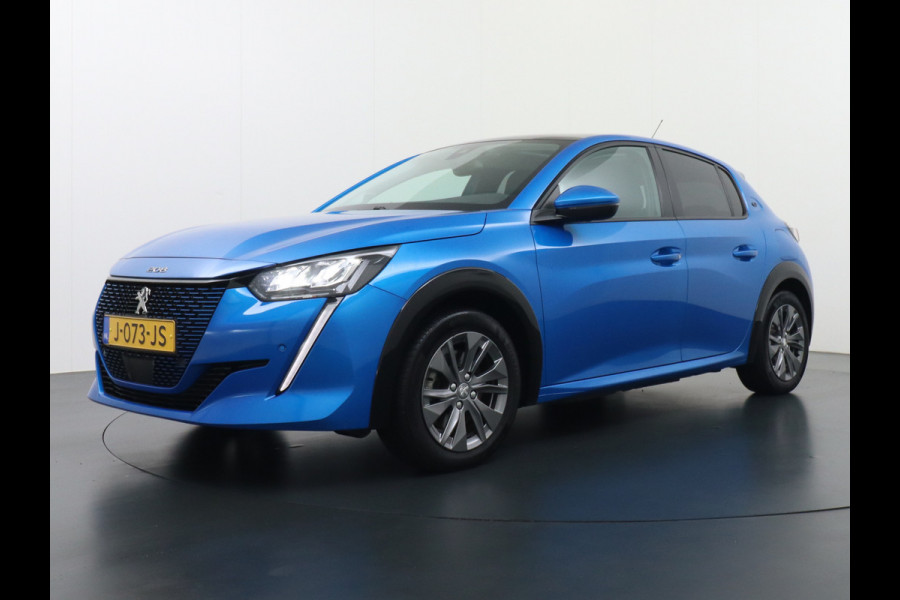 Peugeot e-208 EV Allure 50kWh Panormadak Adaptieve Cruise Control 360°Camera Navi Ecc Stoelverwarming Apple Carplay Android Auto DAB+ Lane Assist Keyless Led Pdc 1e Eigenaar 100% Dealeronderhouden Origineel Nederlandse Auto
