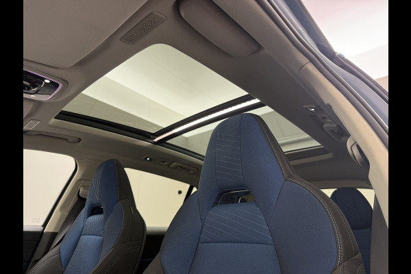 Lynk & Co 01 PHEV AUT-7 261pk Pano-Schuifdak Lmv 20" 360°Camera Apple Carplay Android Auto Adap.Cruise Navi Pdc Ecc Keyless Led Plug-In Hybri Elek.Memory.Stoel File assistent Dodehoek detector Elektrisch bedienbare achterklep Rijstrooksensor Wifi Verkeersbord detectie 425Nm koppel 3,7kw laadvermogen €41.883 Nieuwprijs