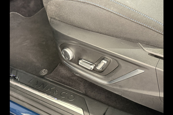 Lynk & Co 01 PHEV AUT-7 261pk Pano-Schuifdak Lmv 20" 360°Camera Apple Carplay Android Auto Adap.Cruise Navi Pdc Ecc Keyless Led Plug-In Hybri Elek.Memory.Stoel File assistent Dodehoek detector Elektrisch bedienbare achterklep Rijstrooksensor Wifi Verkeersbord detectie 425Nm koppel 3,7kw laadvermogen €41.883 Nieuwprijs