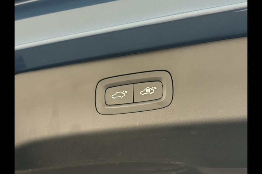 Lynk & Co 01 PHEV AUT-7 261pk Pano-Schuifdak Lmv 20" 360°Camera Apple Carplay Android Auto Adap.Cruise Navi Pdc Ecc Keyless Led Plug-In Hybri Elek.Memory.Stoel File assistent Dodehoek detector Elektrisch bedienbare achterklep Rijstrooksensor Wifi Verkeersbord detectie 425Nm koppel 3,7kw laadvermogen €41.883 Nieuwprijs