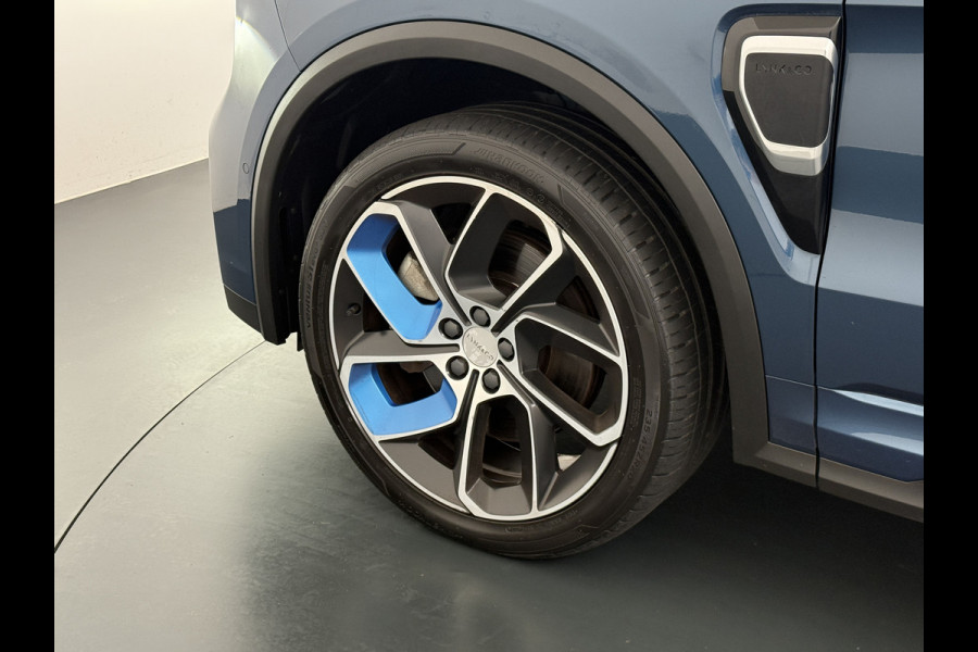 Lynk & Co 01 PHEV AUT-7 261pk Pano-Schuifdak Lmv 20" 360°Camera Apple Carplay Android Auto Adap.Cruise Navi Pdc Ecc Keyless Led Plug-In Hybri Elek.Memory.Stoel File assistent Dodehoek detector Elektrisch bedienbare achterklep Rijstrooksensor Wifi Verkeersbord detectie 425Nm koppel 3,7kw laadvermogen €41.883 Nieuwprijs