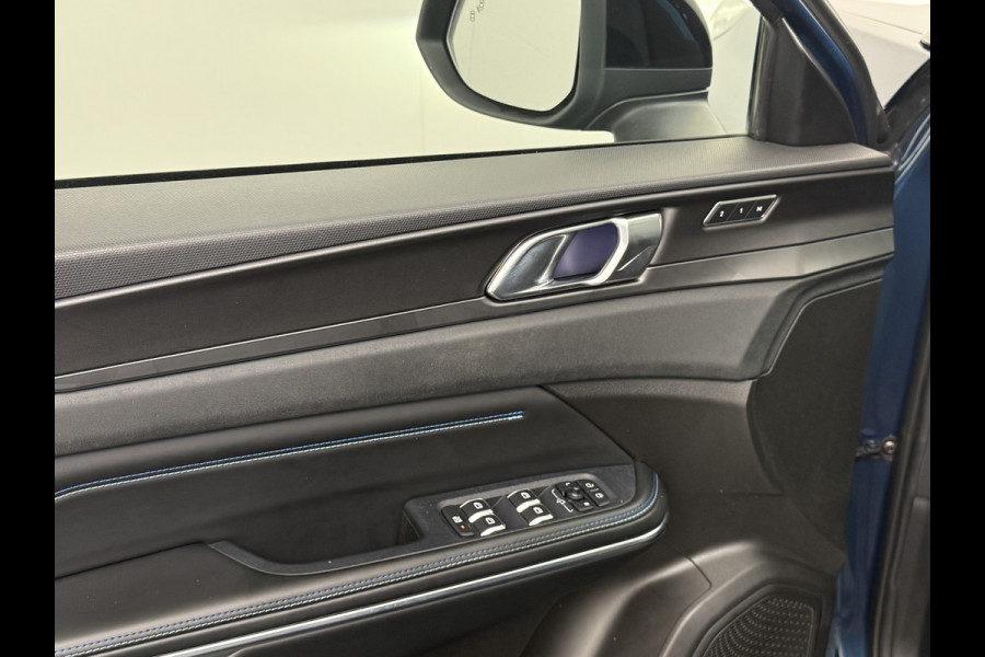 Lynk & Co 01 PHEV AUT-7 261pk Pano-Schuifdak Lmv 20" 360°Camera Apple Carplay Android Auto Adap.Cruise Navi Pdc Ecc Keyless Led Plug-In Hybri Elek.Memory.Stoel File assistent Dodehoek detector Elektrisch bedienbare achterklep Rijstrooksensor Wifi Verkeersbord detectie 425Nm koppel 3,7kw laadvermogen €41.883 Nieuwprijs