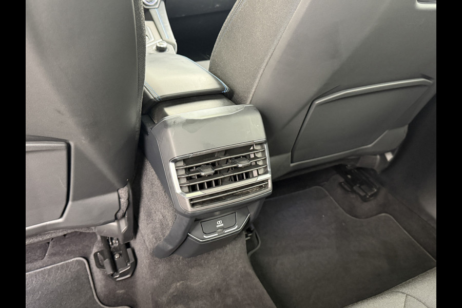 Lynk & Co 01 PHEV AUT-7 261pk Pano-Schuifdak Lmv 20" 360°Camera Apple Carplay Android Auto Adap.Cruise Navi Pdc Ecc Keyless Led Plug-In Hybri Elek.Memory.Stoel File assistent Dodehoek detector Elektrisch bedienbare achterklep Rijstrooksensor Wifi Verkeersbord detectie 425Nm koppel 3,7kw laadvermogen €41.883 Nieuwprijs