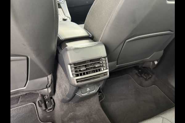Lynk & Co 01 PHEV AUT-7 261pk Pano-Schuifdak Lmv 20" 360°Camera Apple Carplay Android Auto Adap.Cruise Navi Pdc Ecc Keyless Led Plug-In Hybri Elek.Memory.Stoel File assistent Dodehoek detector Elektrisch bedienbare achterklep Rijstrooksensor Wifi Verkeersbord detectie 425Nm koppel 3,7kw laadvermogen €41.883 Nieuwprijs