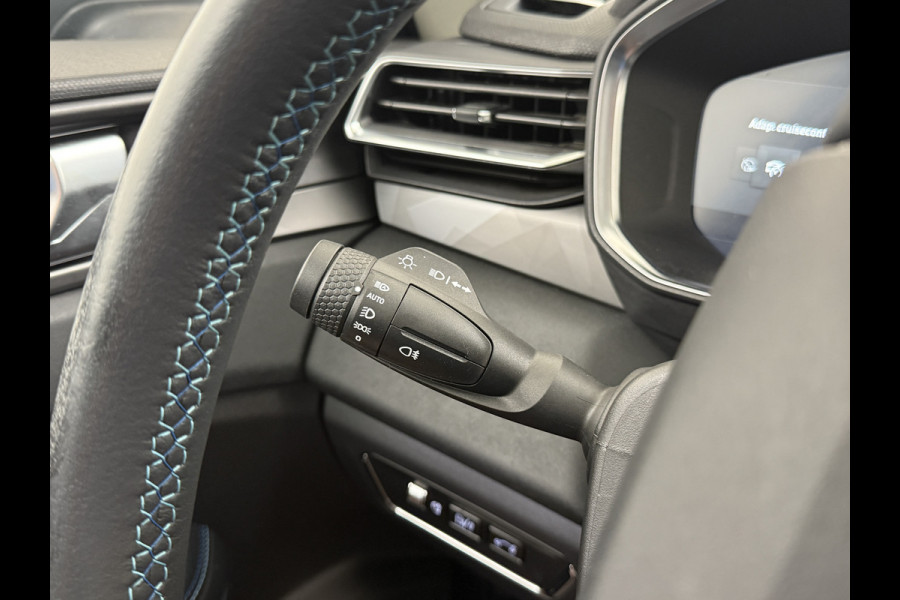 Lynk & Co 01 PHEV AUT-7 261pk Pano-Schuifdak Lmv 20" 360°Camera Apple Carplay Android Auto Adap.Cruise Navi Pdc Ecc Keyless Led Plug-In Hybri Elek.Memory.Stoel File assistent Dodehoek detector Elektrisch bedienbare achterklep Rijstrooksensor Wifi Verkeersbord detectie 425Nm koppel 3,7kw laadvermogen €41.883 Nieuwprijs