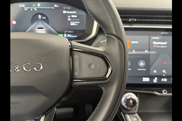 Lynk & Co 01 PHEV AUT-7 261pk Pano-Schuifdak Lmv 20" 360°Camera Apple Carplay Android Auto Adap.Cruise Navi Pdc Ecc Keyless Led Plug-In Hybri Elek.Memory.Stoel File assistent Dodehoek detector Elektrisch bedienbare achterklep Rijstrooksensor Wifi Verkeersbord detectie 425Nm koppel 3,7kw laadvermogen €41.883 Nieuwprijs