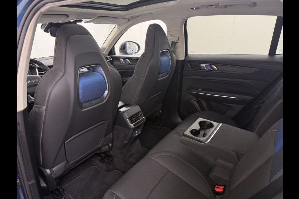 Lynk & Co 01 PHEV AUT-7 261pk Pano-Schuifdak Lmv 20" 360°Camera Apple Carplay Android Auto Adap.Cruise Navi Pdc Ecc Keyless Led Plug-In Hybri Elek.Memory.Stoel File assistent Dodehoek detector Elektrisch bedienbare achterklep Rijstrooksensor Wifi Verkeersbord detectie 425Nm koppel 3,7kw laadvermogen €41.883 Nieuwprijs