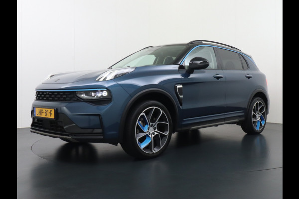 Lynk & Co 01 PHEV AUT-7 261pk Pano-Schuifdak Lmv 20" 360°Camera Apple Carplay Android Auto Adap.Cruise Navi Pdc Ecc Keyless Led Plug-In Hybri Elek.Memory.Stoel File assistent Dodehoek detector Elektrisch bedienbare achterklep Rijstrooksensor Wifi Verkeersbord detectie 425Nm koppel 3,7kw laadvermogen €41.883 Nieuwprijs