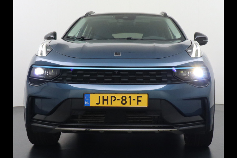 Lynk & Co 01 PHEV AUT-7 261pk Pano-Schuifdak Lmv 20" 360°Camera Apple Carplay Android Auto Adap.Cruise Navi Pdc Ecc Keyless Led Plug-In Hybri Elek.Memory.Stoel File assistent Dodehoek detector Elektrisch bedienbare achterklep Rijstrooksensor Wifi Verkeersbord detectie 425Nm koppel 3,7kw laadvermogen €41.883 Nieuwprijs